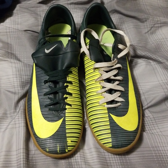 Nike Mercurial CR7 Indoor Soccer Shoes - Picture 2 of 4
